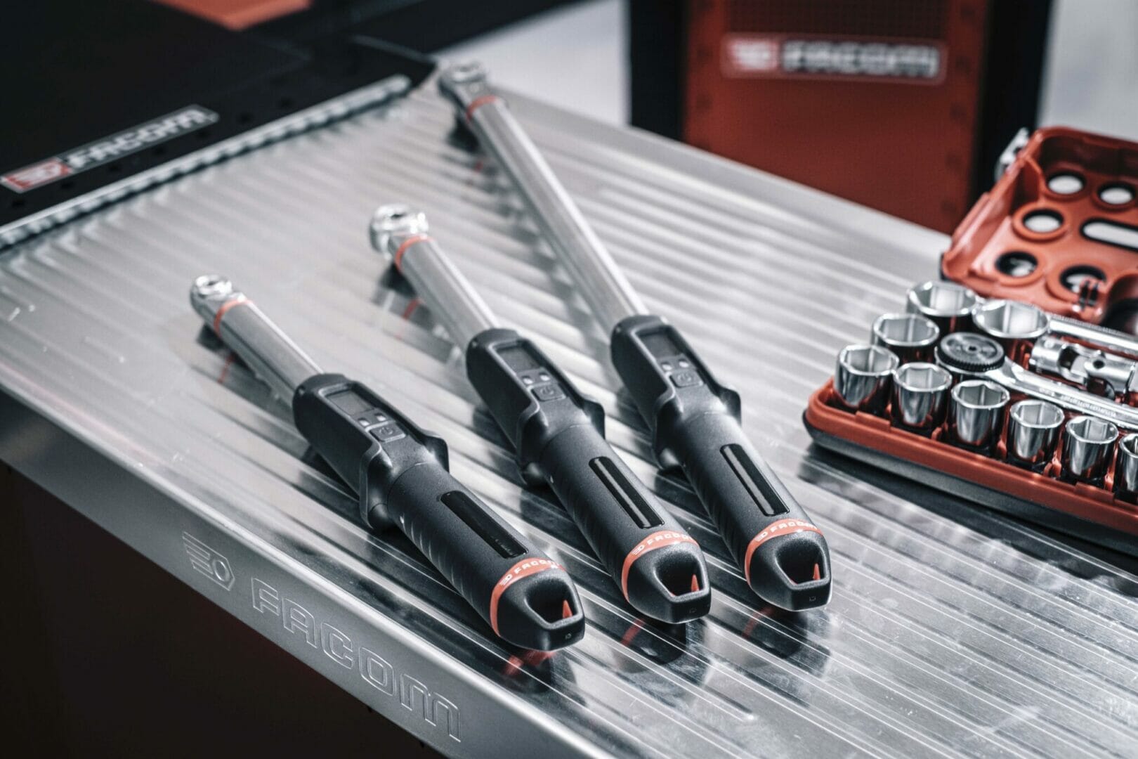 RS Components stocks Bluetooth®-enabled Smart Torque Wrenches from FACOM®  for faster and more precise tightening - Engineering Update